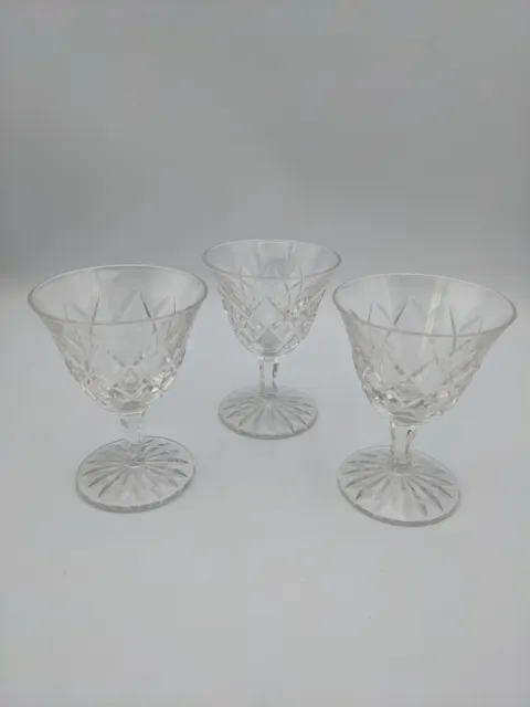 série de 3 verres à vin blanc en cristal taillé Saint-Louis modèle Adour