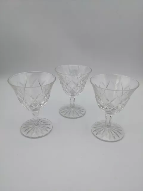 série de 3 verres à vin blanc en cristal taillé Saint-Louis modèle Adour
