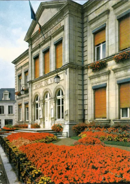 Postcard 10cmX15cm NIEVRE COSNE-SUR-LOIRE 58 facade of the town hall ec.