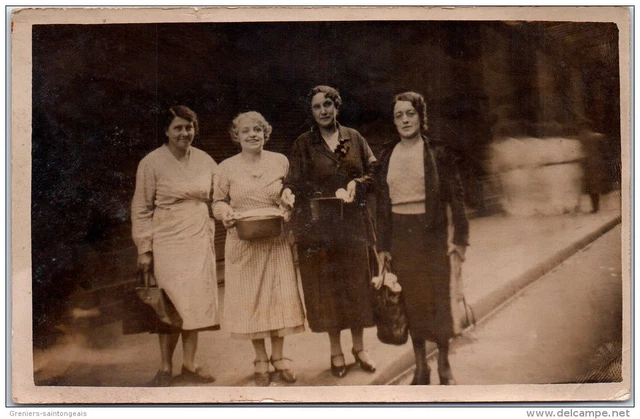 THEMES - CARTE PHOTO - groupe de famille et plats chauds