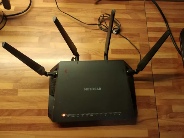 R7500 - Smart Router WiFi Dual Band Gigabit AC2350 Nighthawk X4