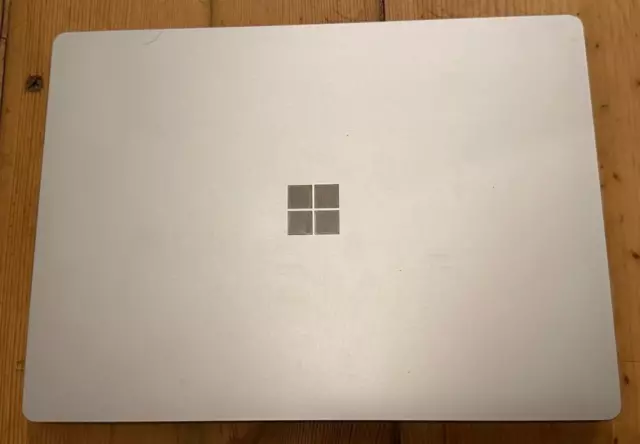 Microsoft Surface Laptop 3, 13.5" Touchscreen,core i5-1035G7, 8GB RAM, 128GB SSD