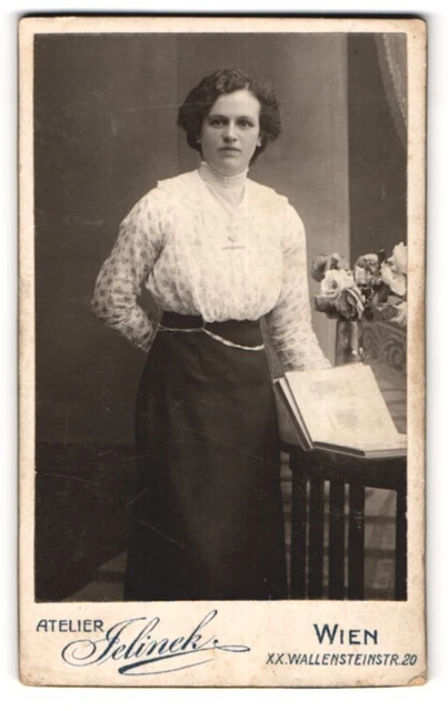 Fotografie Paul Jelinek, Wien, Wallensteinstraße 20, Junge Frau im gutbürgerlic