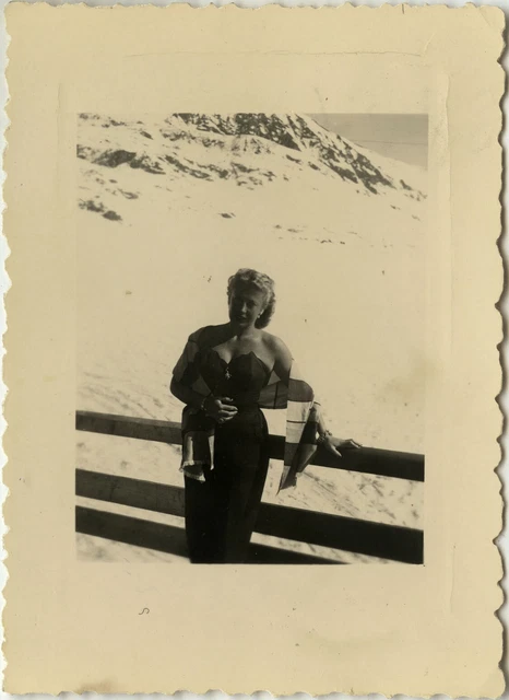 Photo Ancienne - Vintage Snapshot - Femme Sexy Mode Montagne - Woman Mountain