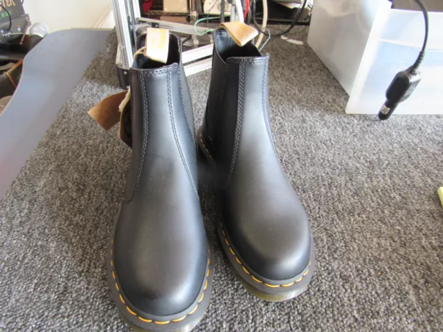 Dr hotsell martens 2876