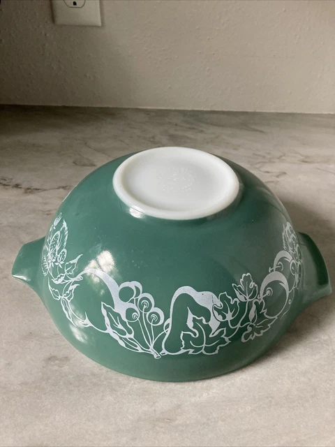 PYREX 60s Green Promotional Fruit Salad Fetus CINDERELLA Bowl 444 4Qt HTF PROMO