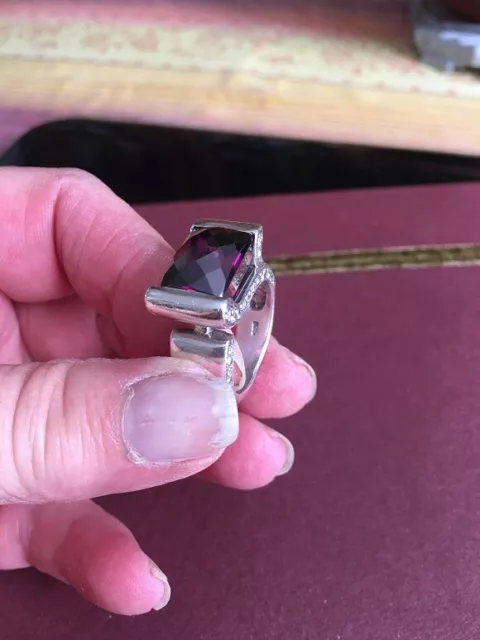 🌷très jolie bague en argent massif taille 58 sertie d'une pierre et de zircons