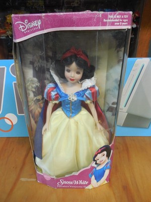 Vintage 2002 Disney Princess SNOW WHITE Porcelain Keepsake 14