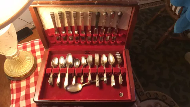 Vintage 1847 Rogers Bros Silverware 55 Piece Silverplate Heritage Set