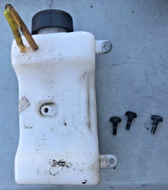 HOMELITE STRING TRIMMER Model Ut33600A Fuel Tank / Bolts (Box A2) 11.