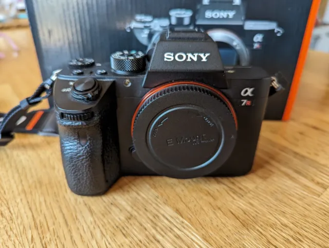 Sony Alpha A7R III 42.4 MP Digital Camera - Schwarz (Nur Gehäuse)