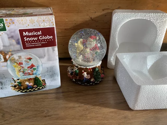House Clearance Find Snow Globe - Santa. Musical Wind Up. By Melinera VGC BOXED