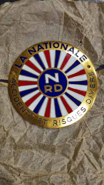 Plaque émaillée assurance La Nationale Accident Et Risques Divers. 6,5 cm diam