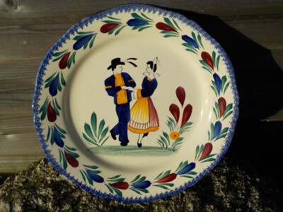 ASSIETTE VINTAGE CERAMIQUE COUPLE BRETON DIAM 24.5 CM 