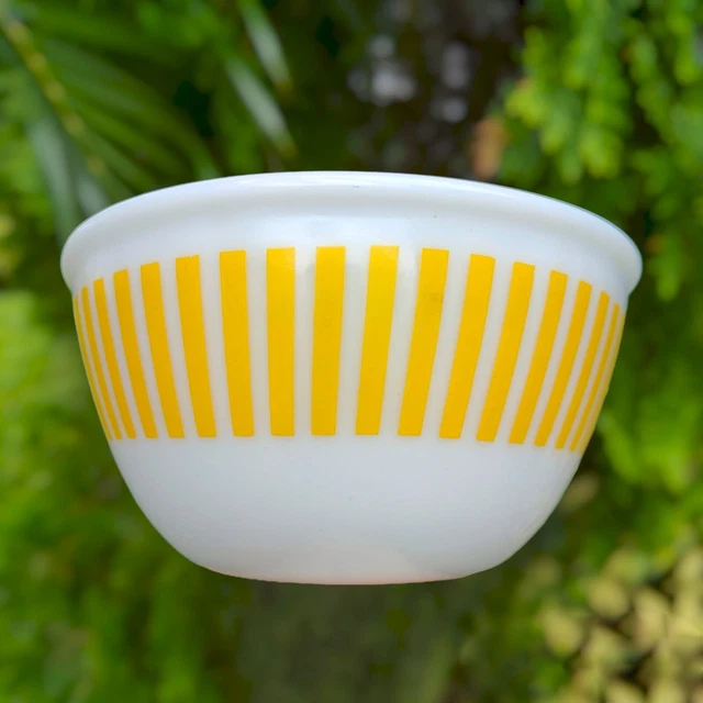 VINTAGE 1950'S HAZEL Atlas 8.5" Candy Stripe Yellow Mixing Bowl Milk