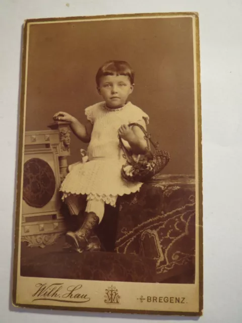 Bregenz - 1889 - kleines Kind mit Körbchen - Portrait / CDV