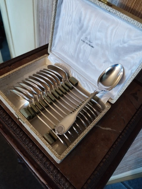 CHRISTOFLE : 12 cuillères à soupe en métal argenté modèle coquille Vendôme 5