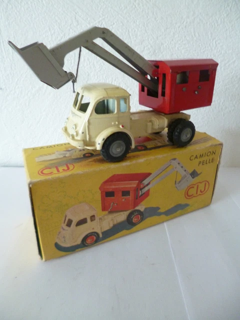Miniature Tracteur de camion Saviem JL 20 PINDER - francis miniatures