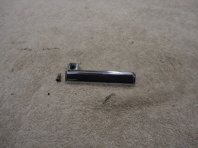 1978-1985  Monte Carlo Cutlass Regal Drivers T Top Glass Release Handle