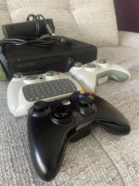 XBOX 360 Slim plus 12 Spiele