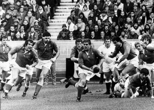 FRENCH RUGBY PLAYER Yves Duhard throwing the ball to Alain Male- 1980 ...