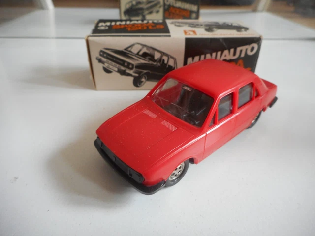 Voitures, camions et fourgons miniatures Octavia