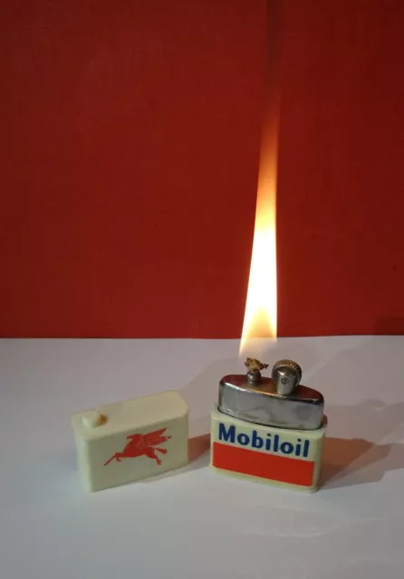 Original altes MOBILOIL Mobilöl Benzinfeuerzeug Werbefigur Rarität Brennt!