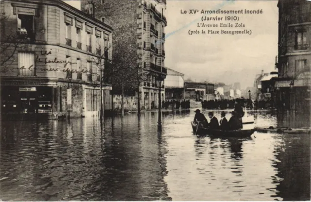 CPA Inondations PARIS 15e arr. Avenue Emile-Zola Place Beaugrenelle (996402)