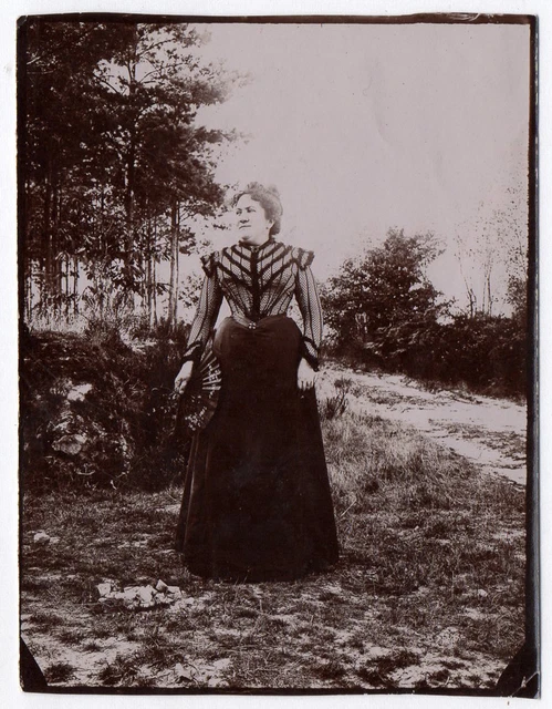 ANTIQUE PHOTO women costume fashion dress circa 1900 fan lace garden profile