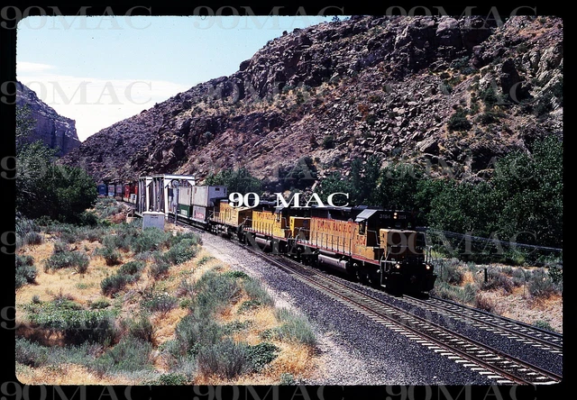 UNION PACIFIC-UPRR. EMD SD40-2 #3154. Caliente (NV). Original Slide 1998.