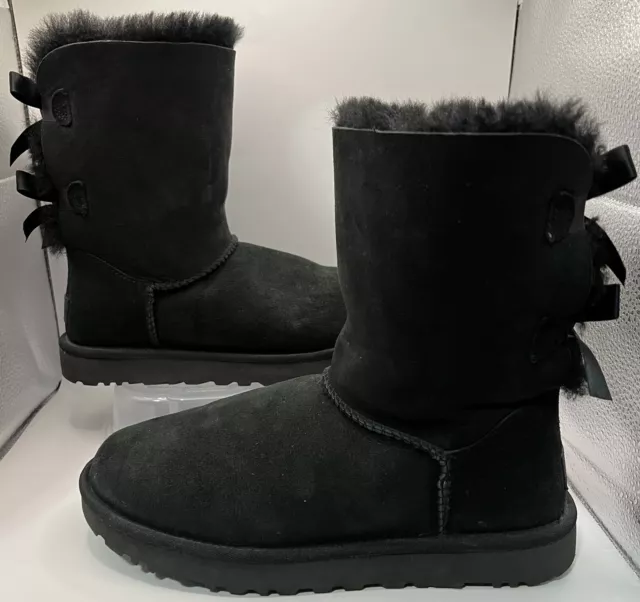 UGG Women's Bailey Bow II Sheepskin Suede Boot Black - Size 8 Lightly Used