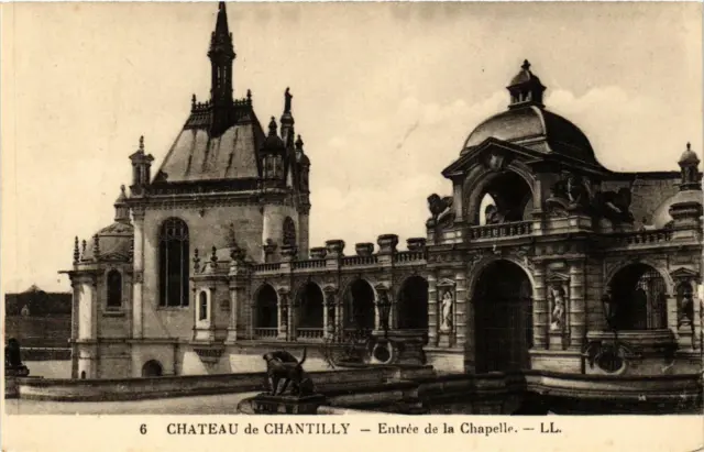 CPA Chantilly- Chateau, Entree de la Chapelle FRANCE (1008740)