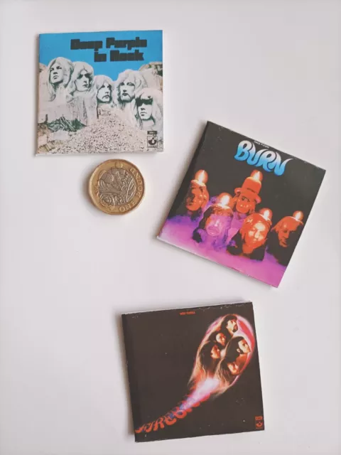 3 x tiefviolette Mini LP Alben 50 mm, Cover, Hülle + Vinyl Schallplatte. Größe 1:6 No57