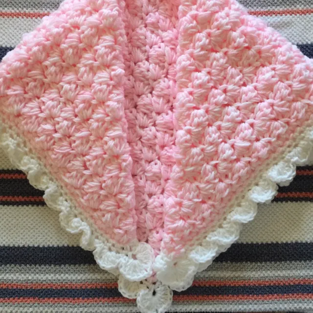 💕Hand crocheted baby's Warm Chunky blanket /car seat/pram/crib Pink & white 💕