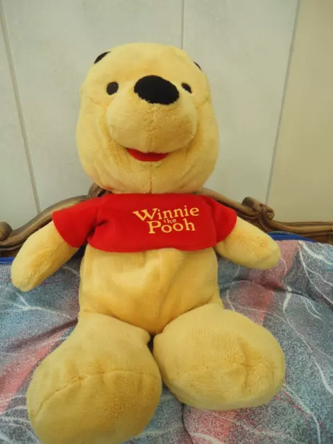 Jolie peluche, doudou Winnie l'ourson de 35 cm -   Disney