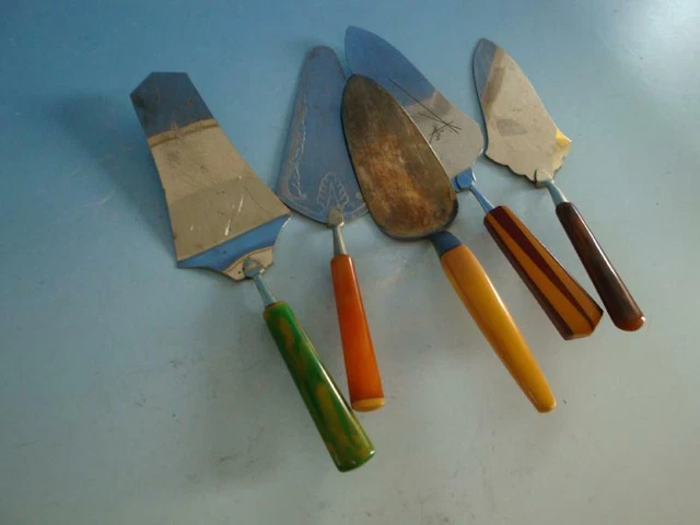 RS0219-420: 5 Tortenschaufeln / Kuchenschaufeln Bakelit Griffe Art Deco / 50er
