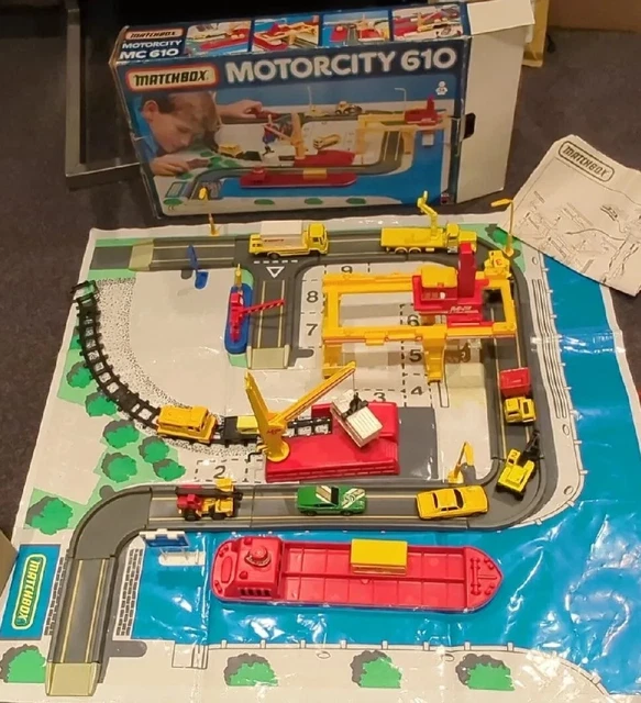 VINTAGE MATCHBOX MOTORCITY 610 Container Port, Boxed, With Vehicles