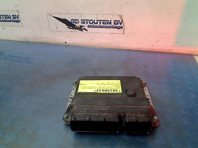 CALCULATEUR MOTEUR ECU Toyota Yaris II (P9) 2010 896610DB01 EUR 90,00 ...
