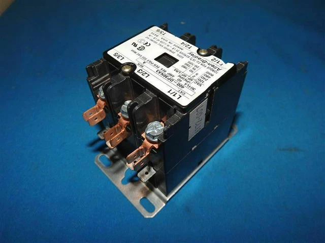 Allen Bradley 400-DP30NA3 Contactor w/ Breakage