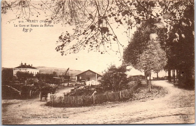 58 VARZY - la gare et la route de Nevers.