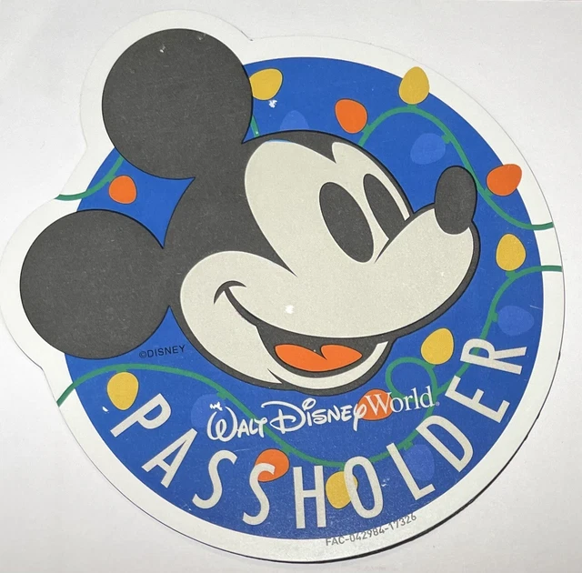 Authentic 2017 Walt Disney World Annual Passholder Christmas Mickey Mouse Magnet