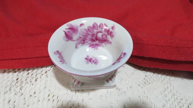 HEREND Hungary Porcelain Hand Painted  Claw Footed Vase Urn Bird
