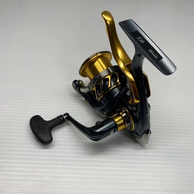 Daiwa 18 トーナメント ISO 2500SH-LBD リール 新品 【公式通販】