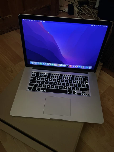 MacBook Pro (Retina, 15 pollici, metà 2015) unità di memoria a stato solido Intel Core i7 16 GB 256 GB 2,2 GHz.