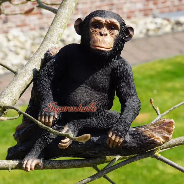 Schimpanse Affe auf Ast Figur Statue Deko Afrika Wildtiere Urwald Zoo Dekoration