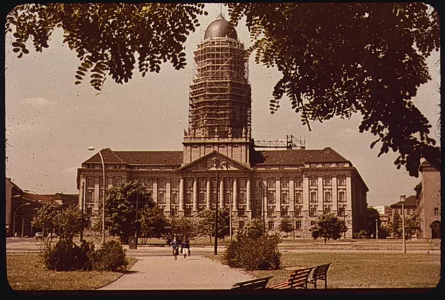 BERLIN PRIV. ORIG. FARBDIA DIA 1960er ALTES STADTHAUS