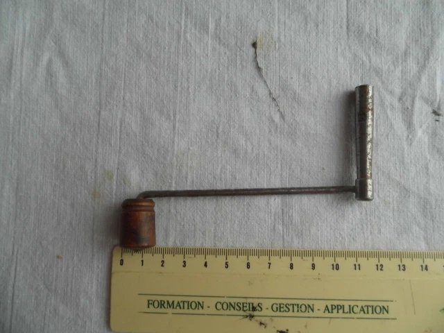 PIECE HORLOGER POUR PENDULE HORLOGE ANCIENNE CLES DE REMONTAGE TAILLE: 10