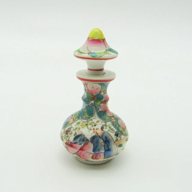 Bayeux. Gosse. Flacon porcelaine décor personnages et fleurs, XIXe
