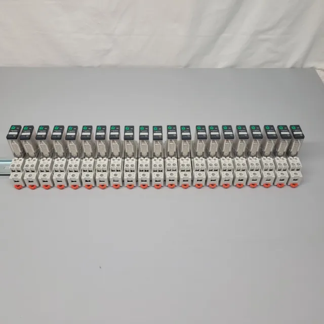 (lot 21) Schneider Electric 781Xaxrm4l-12D Relay & 70-781D5R-1A Base Included