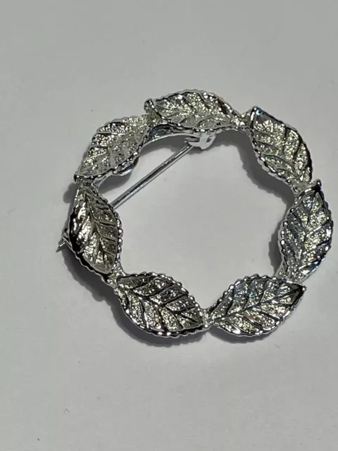 Gerry’s Signed Vintage Silver Tone Leaf Wreath Brooch/pin